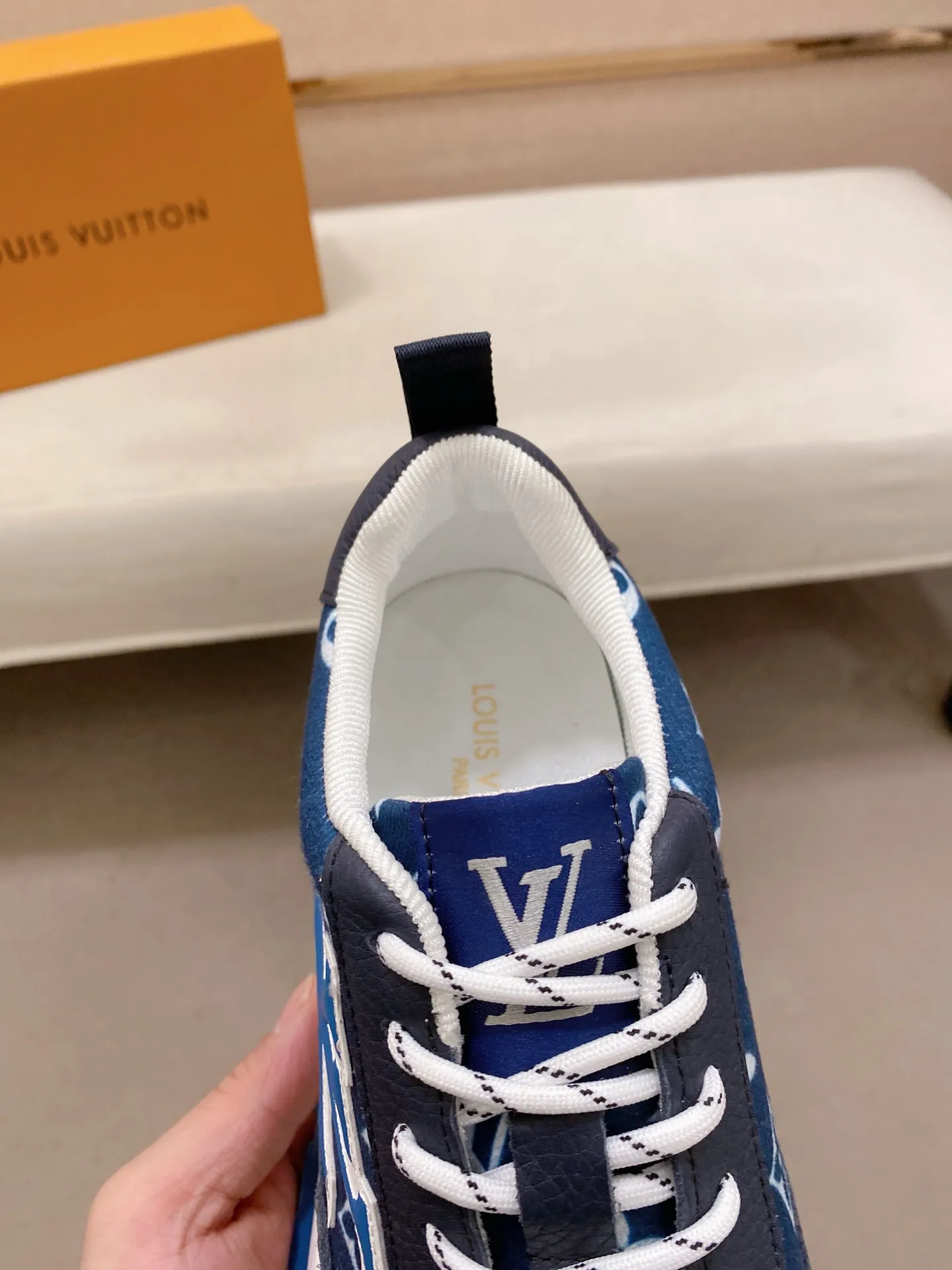 Factory price: 442💰🎉🎉LV~Louis Vuitton trendy men's shoes, new shipments, latest matching, same style as the official website, super high quality, best-selling season [strong][strong][strong] Selected first-layer cowhide, comfortable and breathable mesh lining, original last, comfortable on the feet, wear-resistant rubber outsole, size: 38-44.